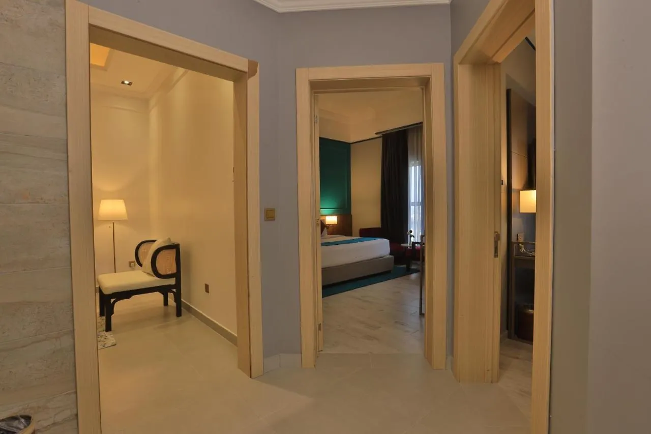 Hujra Hotel Tahlia Jeddah 4*,